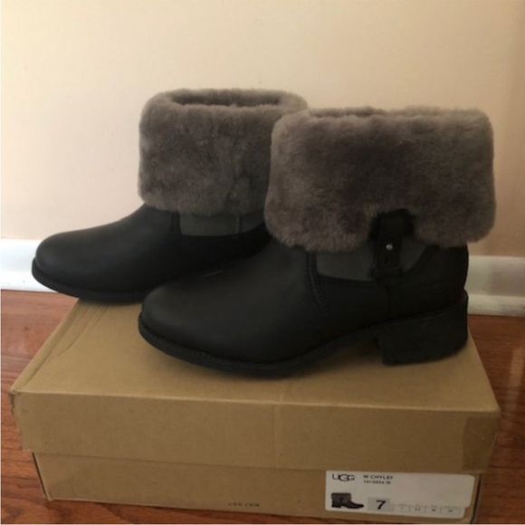 New in Box UGG Chyler Boots, Size 7 - Picture 5 of 15